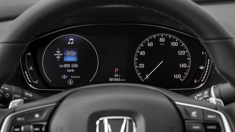 Панель приборов Honda Accord Touring Hybrid 2017 года  (NA) (фото 81 из 170)